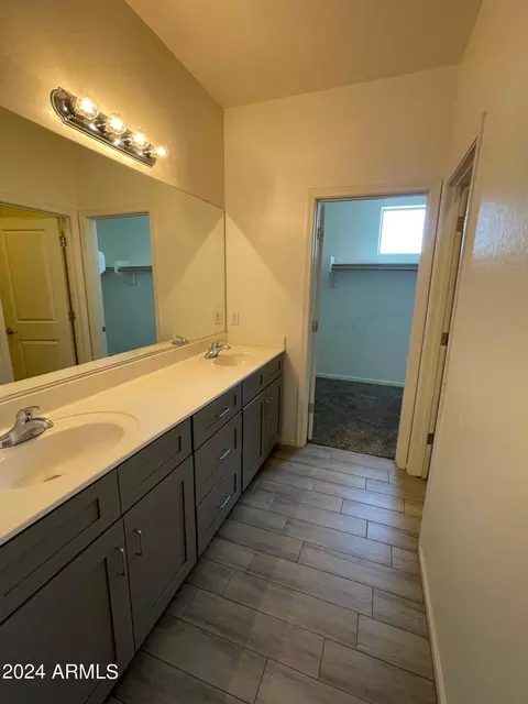 Bath - 1721 W Pollack St, Phoenix, AZ 85041 photo 2 of 4