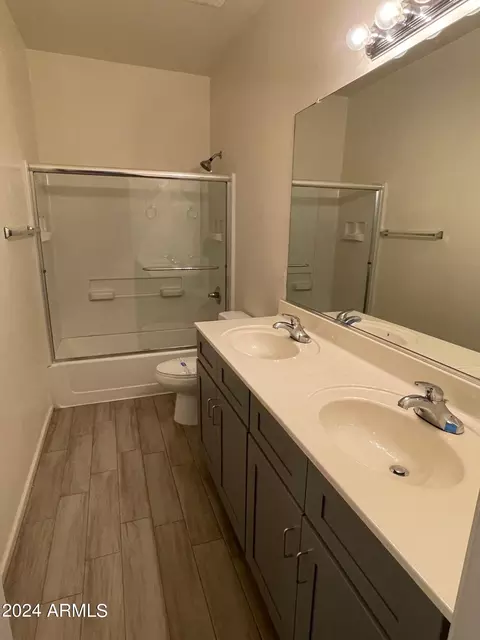 Bath - 1721 W Pollack St, Phoenix, AZ 85041 photo 3 of 4