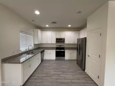 7305 S 17th Dr, Phoenix, AZ 85041 photo 6