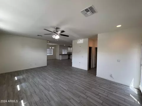 7305 S 17th Dr, Phoenix, AZ 85041 photo 4