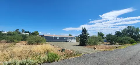 20522 E Larry Ln, Mayer, AZ 86333