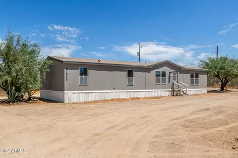 47515 N 17th Ave, New River, AZ 85087