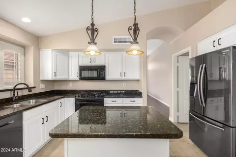 Kitchen - 3817 E Irma Ln, Phoenix, AZ 85050 photo 8 of 10