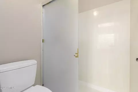 Bath - 3817 E Irma Ln, Phoenix, AZ 85050 photo 2 of 5