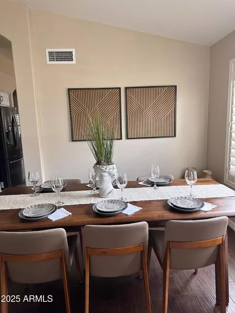 Dining - 3817 E Irma Ln, Phoenix, AZ 85050 photo 2 of 5