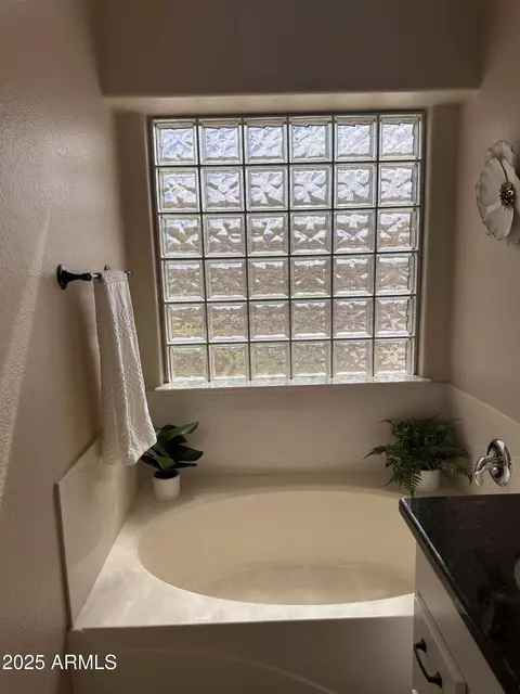 Bath - 3817 E Irma Ln, Phoenix, AZ 85050 photo 4 of 5