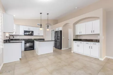 Kitchen - 3817 E Irma Ln, Phoenix, AZ 85050 photo 9 of 10