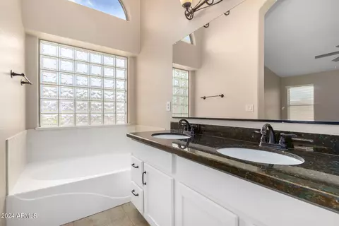 Bath - 3817 E Irma Ln, Phoenix, AZ 85050 photo 1 of 5