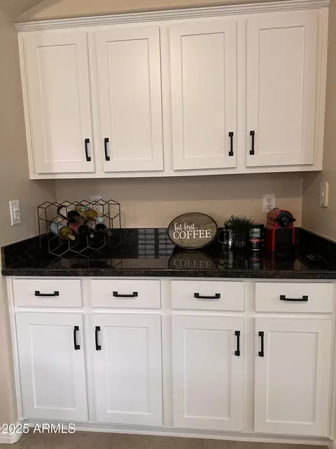 Kitchen - 3817 E Irma Ln, Phoenix, AZ 85050 photo 4 of 10