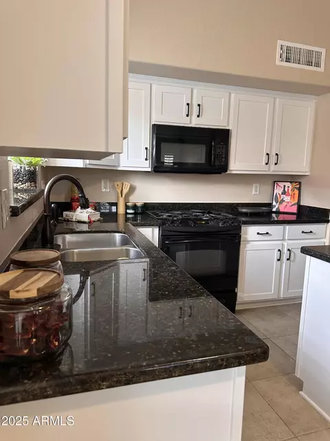 Kitchen - 3817 E Irma Ln, Phoenix, AZ 85050 photo 3 of 10