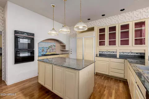 Kitchen - 5310 E Wonderview Rd, Phoenix, AZ 85018 photo 5 of 5
