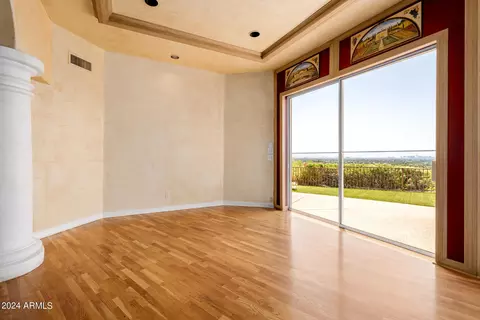 Living - 5310 E Wonderview Rd, Phoenix, AZ 85018 photo 3 of 10