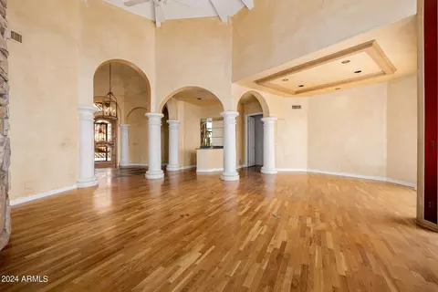 Living - 5310 E Wonderview Rd, Phoenix, AZ 85018 photo 4 of 10