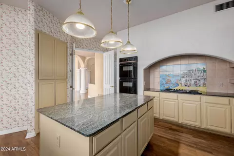Kitchen - 5310 E Wonderview Rd, Phoenix, AZ 85018 photo 4 of 5