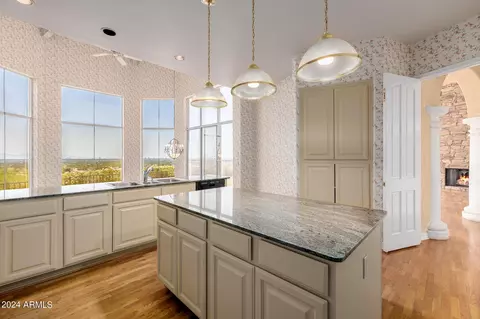 Kitchen - 5310 E Wonderview Rd, Phoenix, AZ 85018 photo 2 of 5