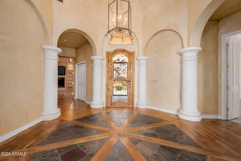 Entry Way - 5310 E Wonderview Rd, Phoenix, AZ 85018 photo 1 of 3
