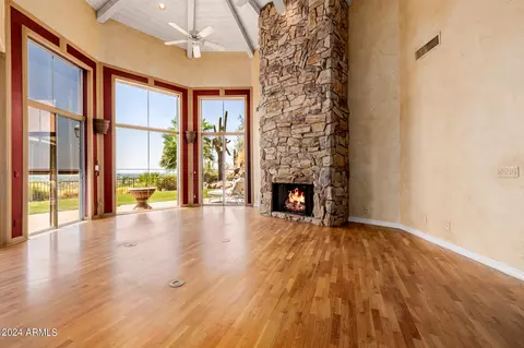 Living - 5310 E Wonderview Rd, Phoenix, AZ 85018 photo 2 of 10