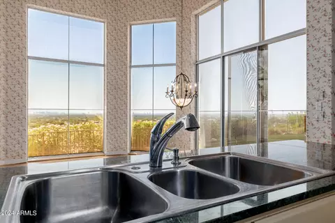 Kitchen - 5310 E Wonderview Rd, Phoenix, AZ 85018 photo 3 of 5