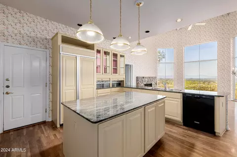 Kitchen - 5310 E Wonderview Rd, Phoenix, AZ 85018 photo 1 of 5