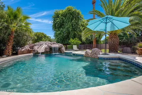 1037 N Omaha Cir, Mesa, AZ 85205