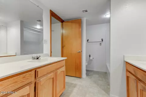 Bath - 1238 E Vogel Ave #2, Phoenix, AZ 85020 photo 1 of 1