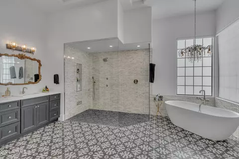 Bath - 8265 E Kramer Cir, Mesa, AZ 85207 photo 2 of 17