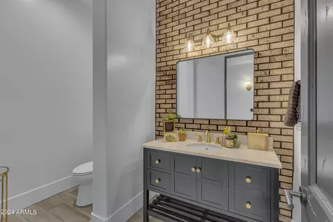 Bath - 8265 E Kramer Cir, Mesa, AZ 85207 photo 9 of 17