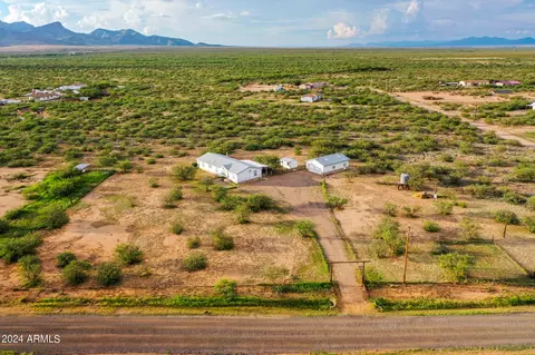 495 E Redwing Ln, Huachuca City, AZ 85616
