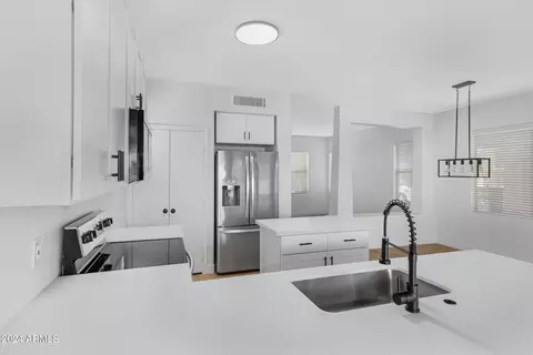 3910 W Carter Rd, Phoenix, AZ 85041 photo 13