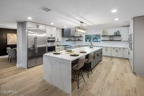 808 W Butler Dr, Phoenix, AZ 85021 photo 2