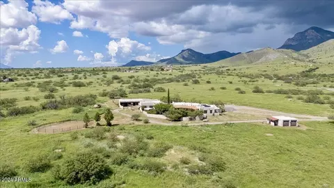 6892 E Vista Bonita Rd, Hereford, AZ 85615