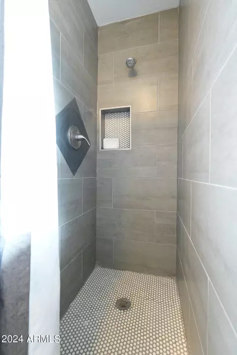 Bath - 1620 E Hudson Dr, Tempe, AZ 85281 photo 5 of 5