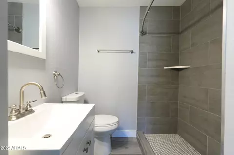 Bath - 1620 E Hudson Dr, Tempe, AZ 85281 photo 1 of 5