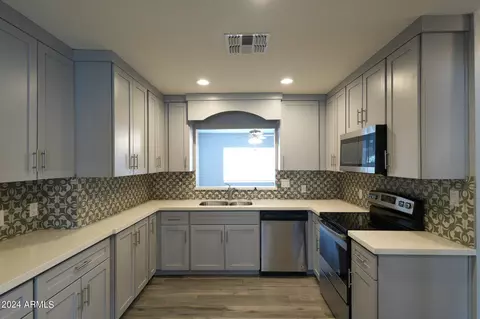 Kitchen - 1620 E Hudson Dr, Tempe, AZ 85281 photo 2 of 5