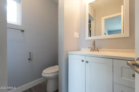Bath - 1620 E Hudson Dr, Tempe, AZ 85281 photo 4 of 5