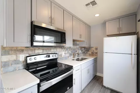 Kitchen - 1620 E Hudson Dr, Tempe, AZ 85281 photo 5 of 5