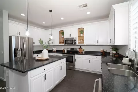 6920 W Getty Dr, Phoenix, AZ 85043 photo 12