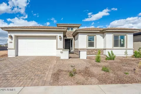 8746 W Denton Ln, Glendale, AZ 85305