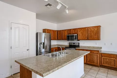 8207 W Florence Ave, Phoenix, AZ 85043 photo 9