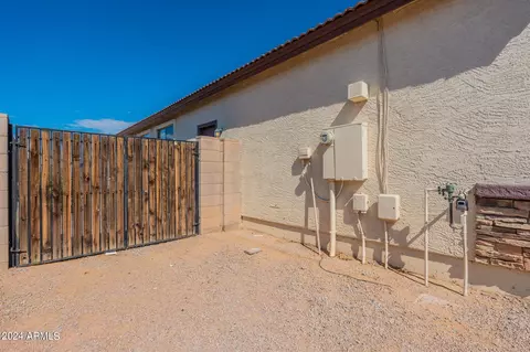 6604 S 16th Dr, Phoenix, AZ 85041 photo 2
