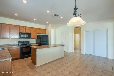 6604 S 16th Dr, Phoenix, AZ 85041 photo 8
