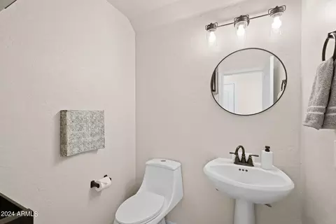 402 E Redwood Ln, Phoenix, AZ 85048 photo 17