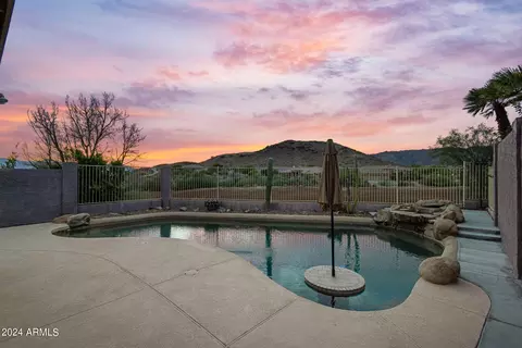 402 E Redwood Ln, Phoenix, AZ 85048