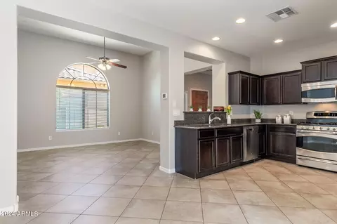 3645 E Zachary Dr, Phoenix, AZ 85050 photo 9
