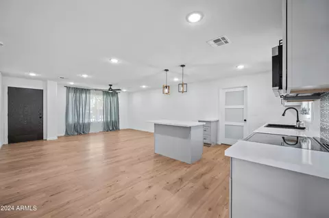 810 W Morrow Dr, Phoenix, AZ 85027 photo 8