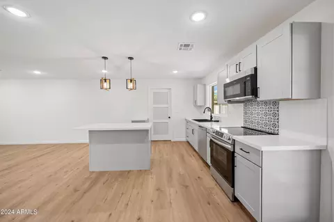 810 W Morrow Dr, Phoenix, AZ 85027 photo 9