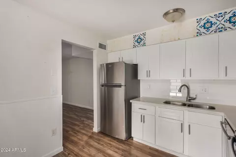2211 E Waltann Ln, Phoenix, AZ 85022 photo 8