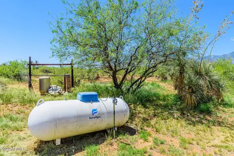 Exterior - 7966 E Three Canyons Rd, Hereford, AZ 85615 photo 7 of 11