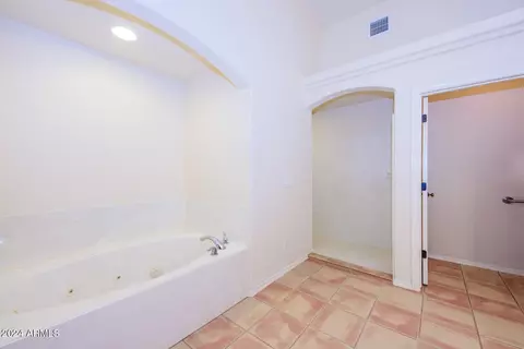 Bath - 7966 E Three Canyons Rd, Hereford, AZ 85615 photo 3 of 6