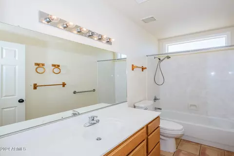 Bath - 7966 E Three Canyons Rd, Hereford, AZ 85615 photo 1 of 6